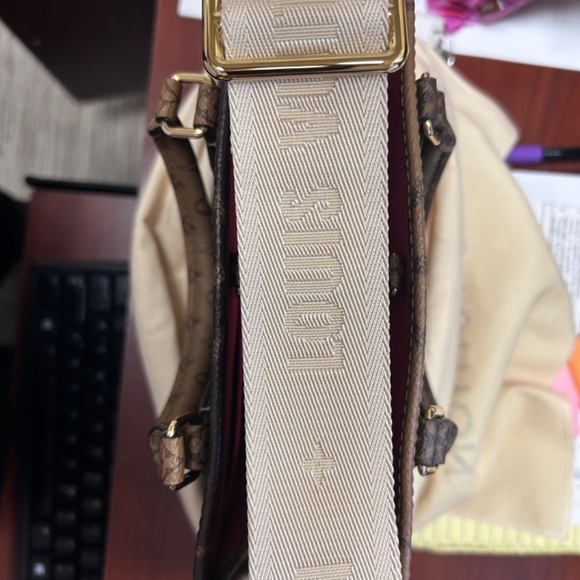 3100$ with wallet and strap - Picture 4 of 14